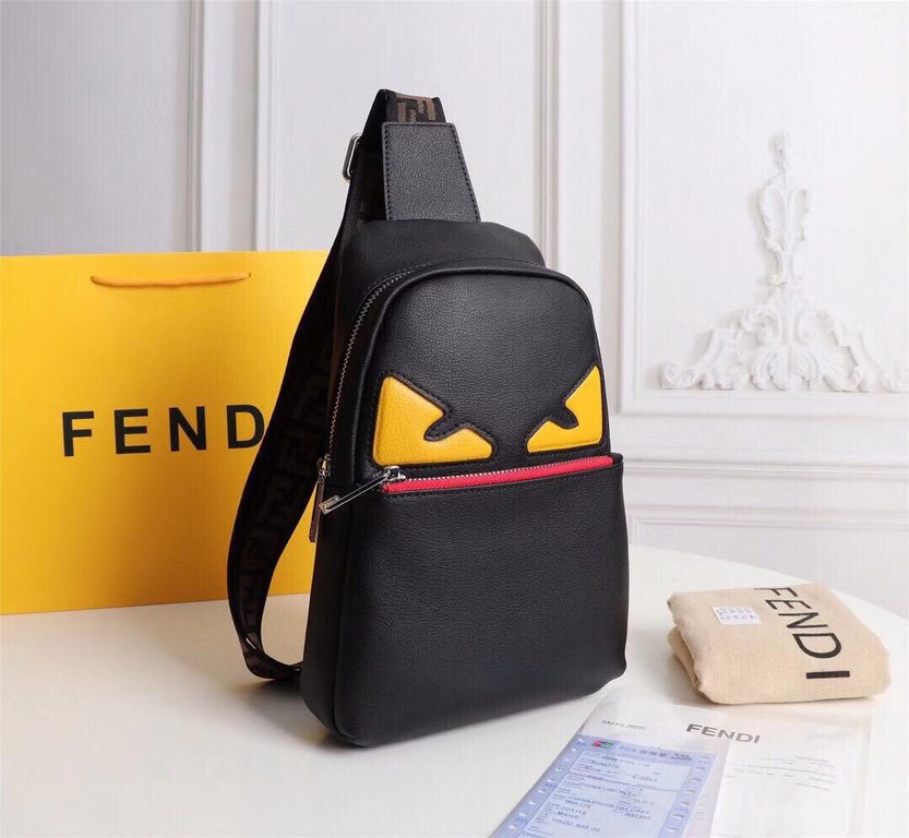 Original quality [brand name] new Fendi Fendi chest bag [Product Specifications] W19XH26XD6.5cm [Product Material] head layer cowhide [black] imported special shoulder strap F [Product Model] 6015