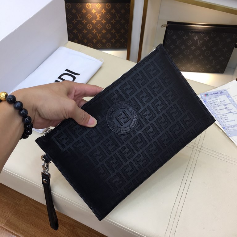 The original official network model 66572-4 # original single goods [love] Fendi original single authentic new counter with the same high-end men's casual clutch   workmanship super refined and elegant. Equipped with imp