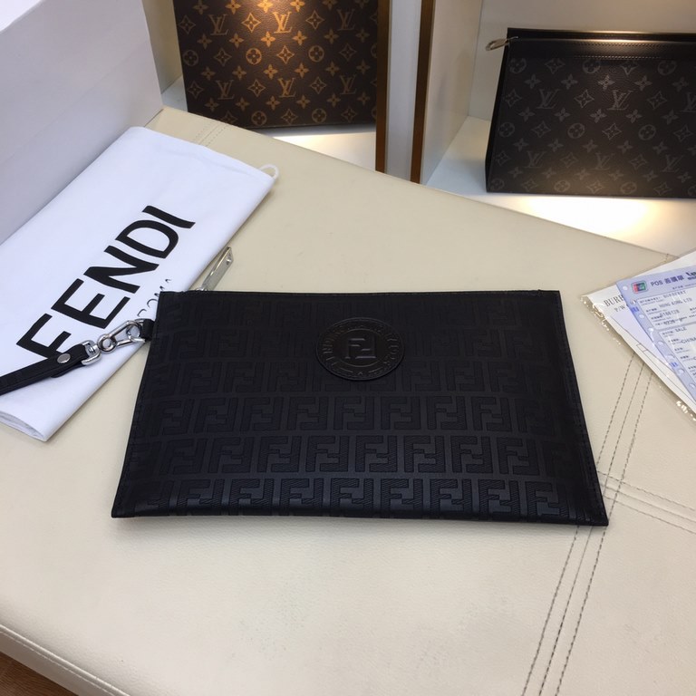 The original official network model 66572-4 # original single goods [love] Fendi original single authentic new counter with the same high-end men's casual clutch   workmanship super refined and elegant. Equipped with imp