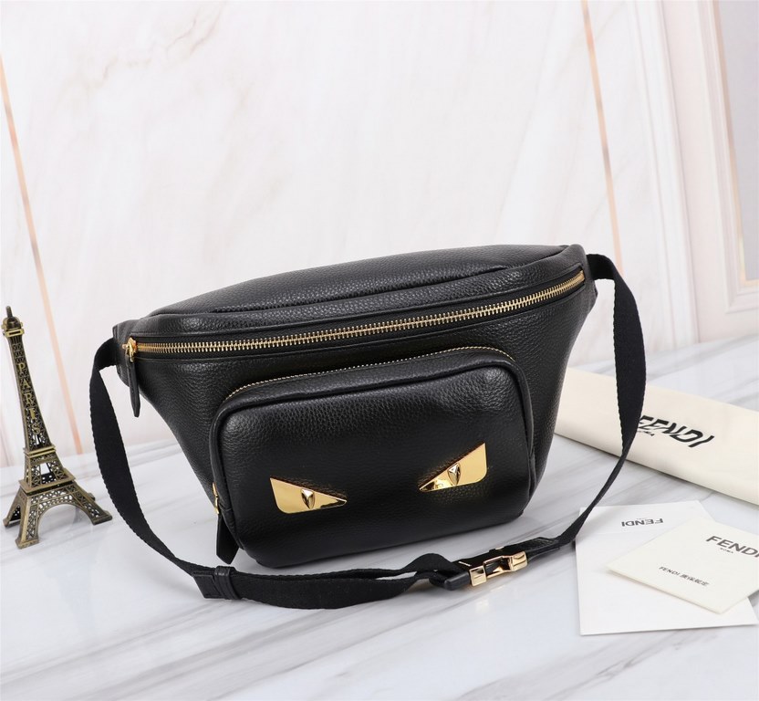 Brand FENDIStyle Chest BagItem No. 268568Color blackMaterial first layer imported Lychee grain cowhide leatherSize (upper width 37) lower width 18  20  7cmFenjia handshake sports brand Fila FILA, retro pattern FF letter 