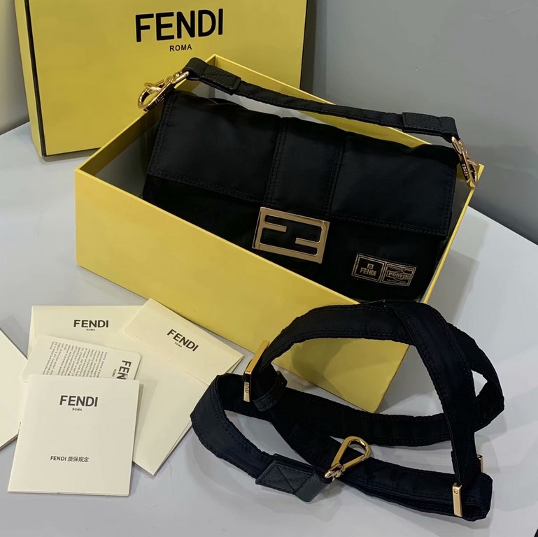 Innovation and the use of ultra-lightweight and durable nylon material to help the classic handbags reawaken the new life   want to look bright eye breakthrough this is absolutely suitable for the appropriate one is also