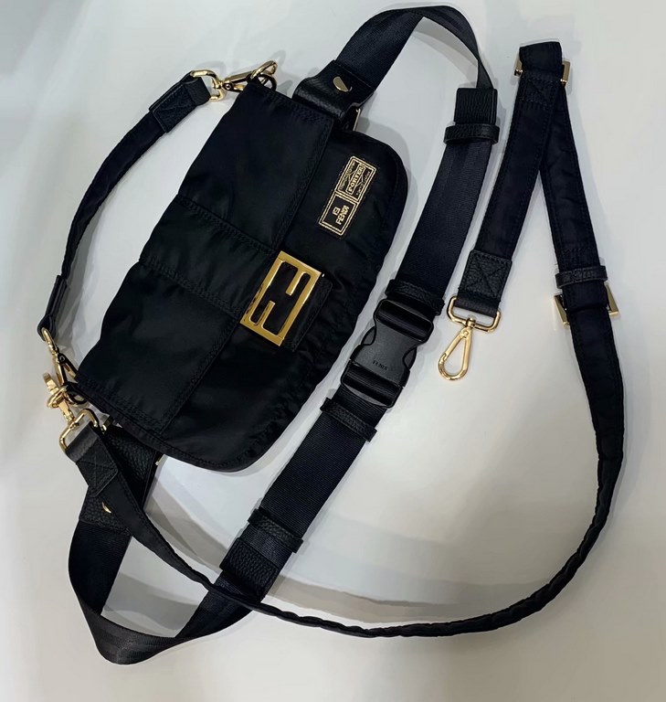 Innovation and the use of ultra-lightweight and durable nylon material to help the classic handbags reawaken the new life   want to look bright eye breakthrough this is absolutely suitable for the appropriate one is also