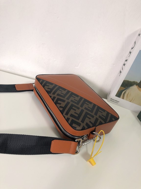 Original goods  New  FENDI (Fendi 2023-5)   explosive exclusive cross-body bag shipment, double F print pattern cloth with cowhide, the front with color blocking perfectly suited to the user's needs, high-quality hardwar