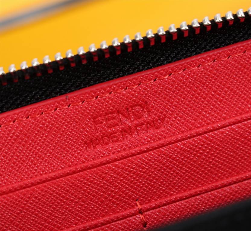 Brand FENDIStyle Cross-hatch yellow single-pullItem No. 868568Color black   egg yolkSize 19.510.53Material imported cross grain cowhide leather, red microfiber lining, delicate feelFENDI zipper wallet Introduction the la