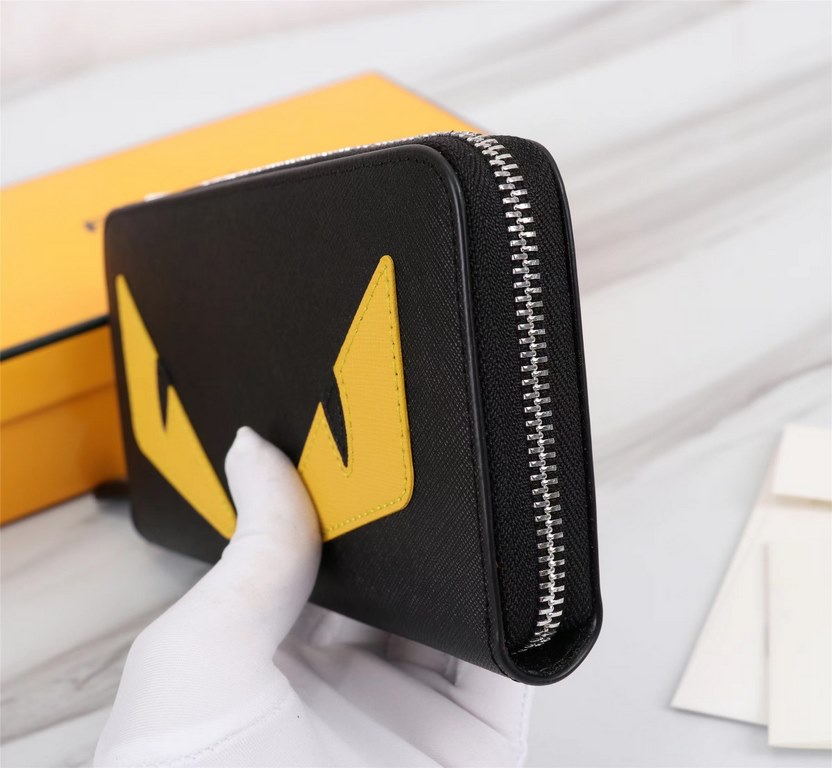 Brand FENDIStyle Cross-hatch yellow single-pullItem No. 868568Color black   egg yolkSize 19.510.53Material imported cross grain cowhide leather, red microfiber lining, delicate feelFENDI zipper wallet Introduction the la