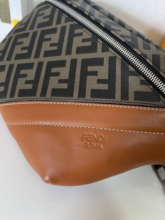 Original goods   (with box)New  FENDI (Fendi 2032-5)   explosive exclusive cross-body bag shipments, double F print pattern cloth with cowhide, front with color blocking perfectly suited to the user's needs, high-quality