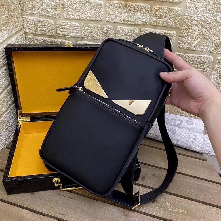 ￥Explosion (Model K2007 Gold)   Fendi Fendi Small Monster Rectangular Backpack  Men's Crossbody Chest Bag made of black tech fabric, embellished with leather in the same color. A great travel bag with two compartments an