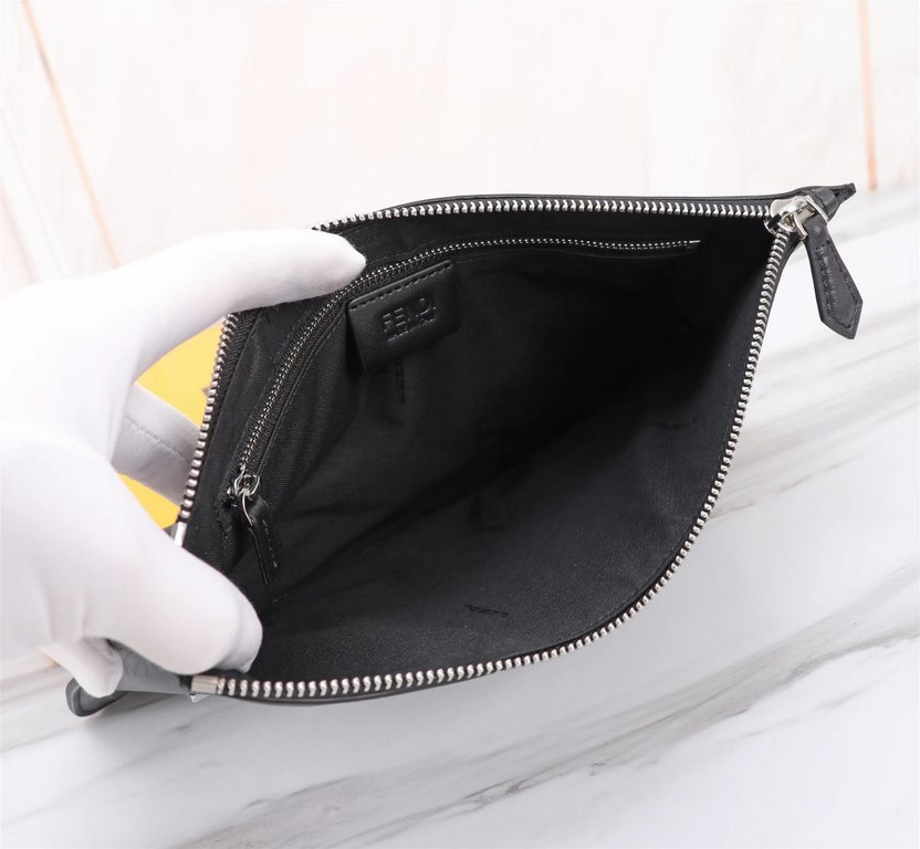 Brand FENDIModel No. White Iron ClutchItem No. 168568Color Black SilverMaterial First layer imported nappa leatherSize 30202  FENDI pouch Fendi handbag   super explosive models come to pull, the first layer of Napa cowhi