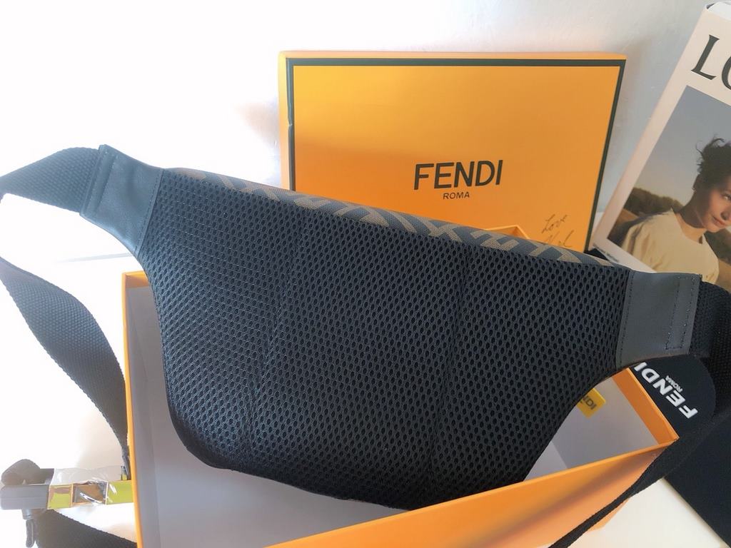 Original goods   (with box) New  FENDI (Fendi 2026-5)   explosive exclusive crossbody bag shipment, double F print pattern cloth with cowhide, front with color blocking perfectly suited to the user's needs, high-quality 