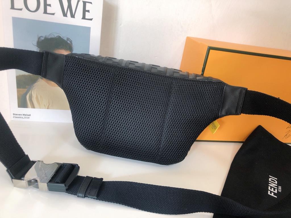 Original goods   (with box) New Fendi (Fendi 2029-5) the latest models of fanny pack  chest pack   original quality using imported calfskin leather feel awesome adjustable webbing quality can be seen men and women to tra