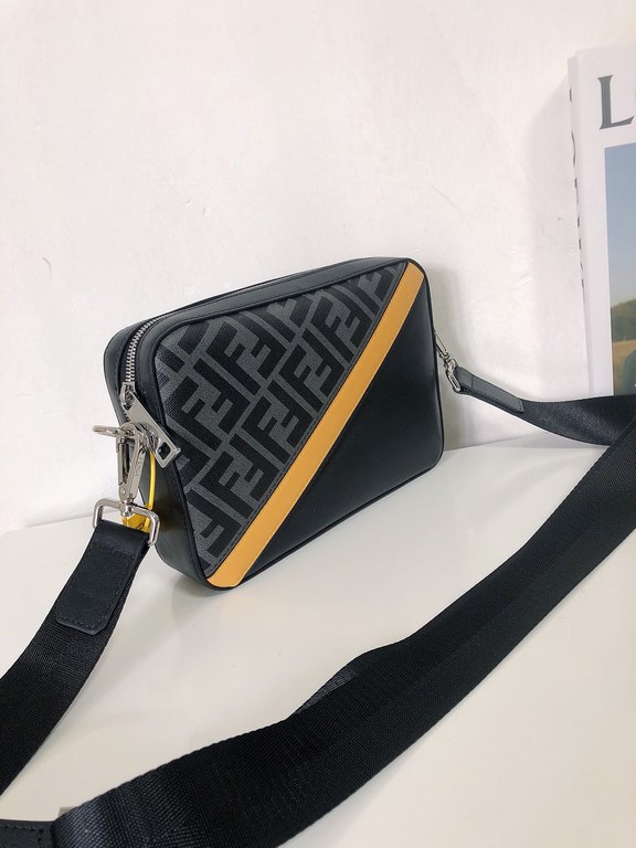 Original single goods  New  FENDI (Fendi 2017-5)   explosive exclusive cross-body bag shipment, double F print pattern cloth with cowhide, the front with the color blocking perfectly suited to the user's needs, high-qual