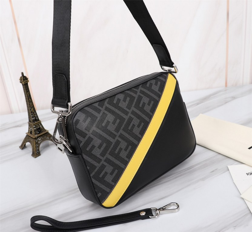 Brand FENDIModel No. PVC Yellow Camera BagColor blackSize 23165Material imported nappa leather   double letters PVC  FENDI pouch Fendi men's bags   super explosive models come to pull, the first layer of Napa cowhide han