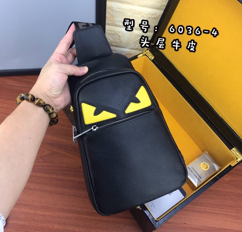 [Please recognize the exclusive counter stamping]    exclusive counter to the version of the quality    brand name the new Fendi Fendi   chest bag [product specifications] W19XH26XD6.5cm [product material] original Italy