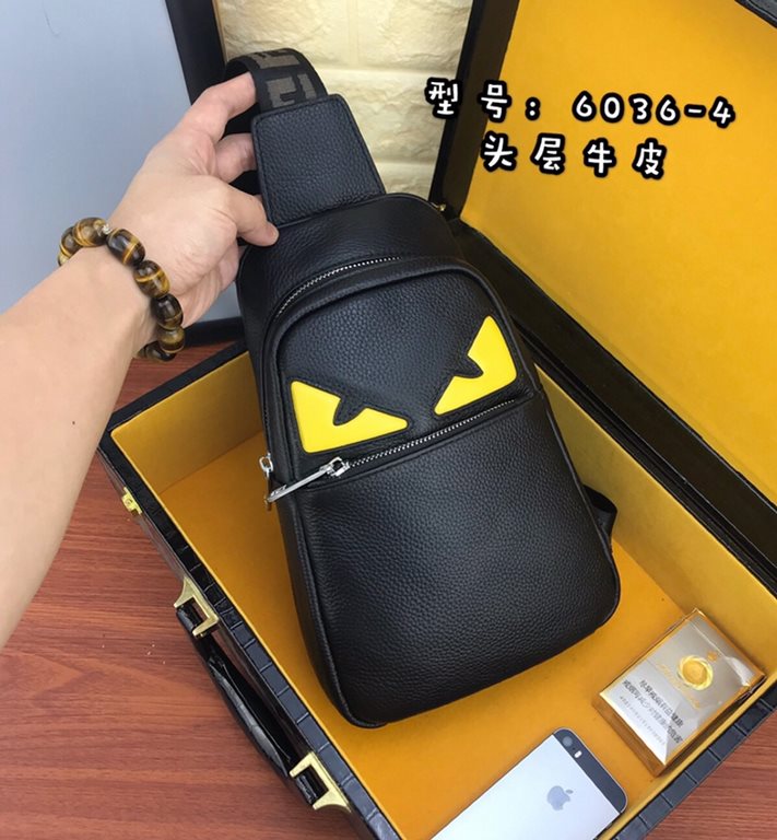 [Please recognize the exclusive counter stamping]    exclusive counter to the version of the quality    brand name the new Fendi Fendi   chest bag [product specifications] W19XH26XD6.5cm [product material] original Italy