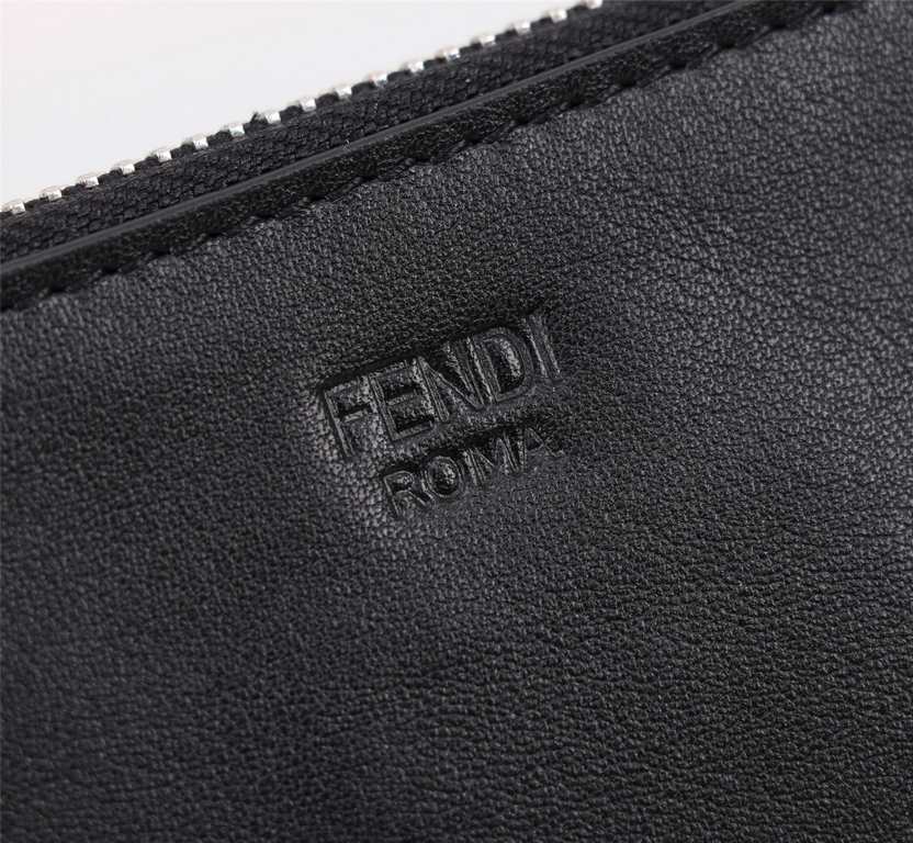 Brand FENDIModel No. Rhinestones ClutchItem No. 168568Color(s) black   glass rhinestonesSize 30202Material imported nappa cowhide leather  FENDI pouch Fendi handbag   super explosive models come to pull, head layer Napa 