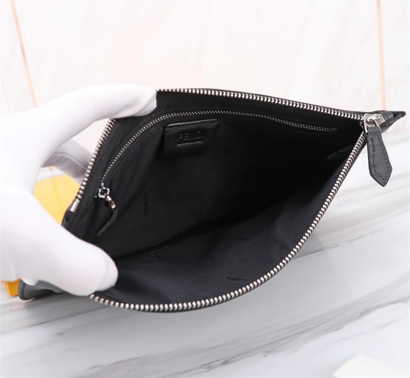 Brand FENDIModel Black Eye ClutchItem No. 168568Color BlackSize 30202Material imported nappa leather  FENDI pouch Fendi handbag   super explosive models come to pull, the first layer of imported Napa cowhide hand-stitche