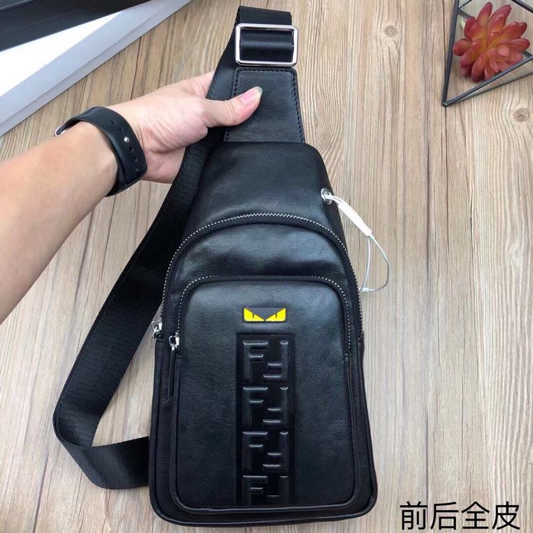 New imperial drive,, FENDI (Fendi) men's monster chest bag, exclusive models, the original cowhide material, the current market popularity of the monster form to present the chest bag mode, simple weird, soft touch, thou