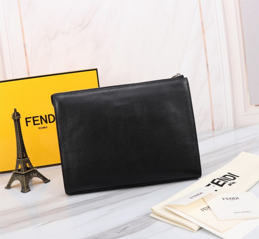 Brand FENDI FendiStyle Litchi spelling men's bagItem No. 368568Color blackMaterial first layer imported litchi grain cowhideSize 27205 FENDI upgraded version of the small monster men's men's bag, made of imported first l