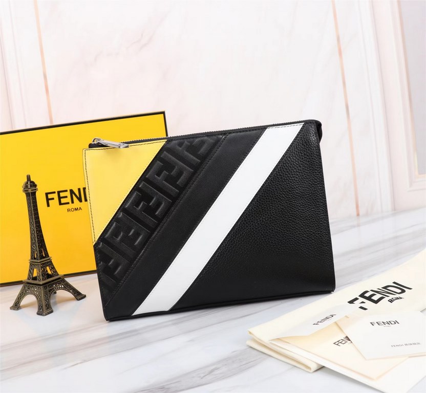 Brand FENDI FendiStyle Litchi spelling men's bagItem No. 368568Color blackMaterial first layer imported litchi grain cowhideSize 27205 FENDI upgraded version of the small monster men's men's bag, made of imported first l