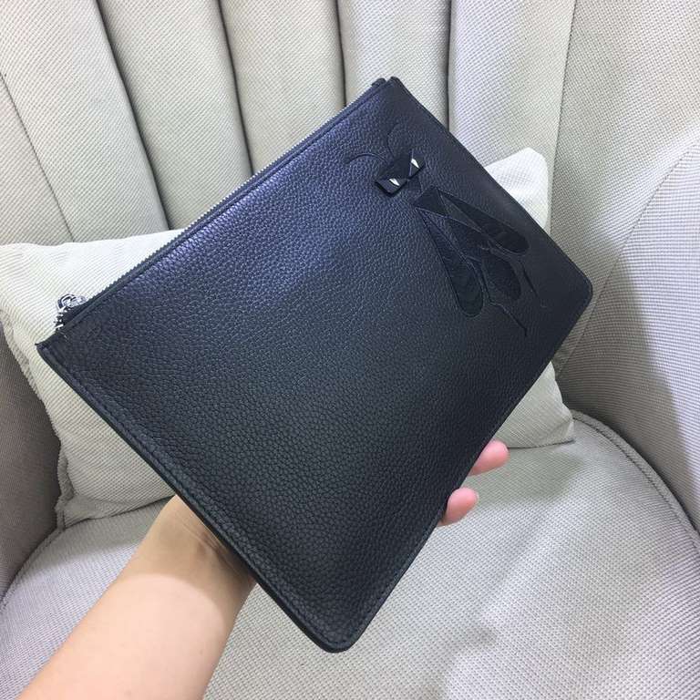 Exclusive  [Original Goods] Fendi Clutch BagModel 8202Size 28-17Counter new    Heavy hit replica   original leather replica   leather super soft   super large capacity   customized counter original hardware  smooth zippe