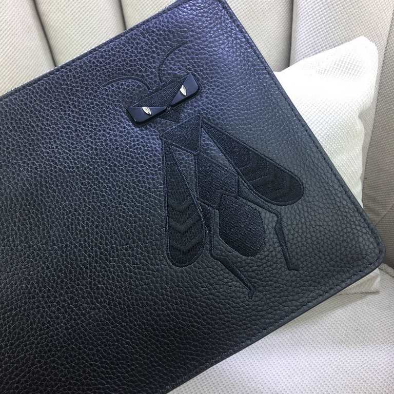 Exclusive  [Original Goods] Fendi Clutch BagModel 8202Size 28-17Counter new    Heavy hit replica   original leather replica   leather super soft   super large capacity   customized counter original hardware  smooth zippe