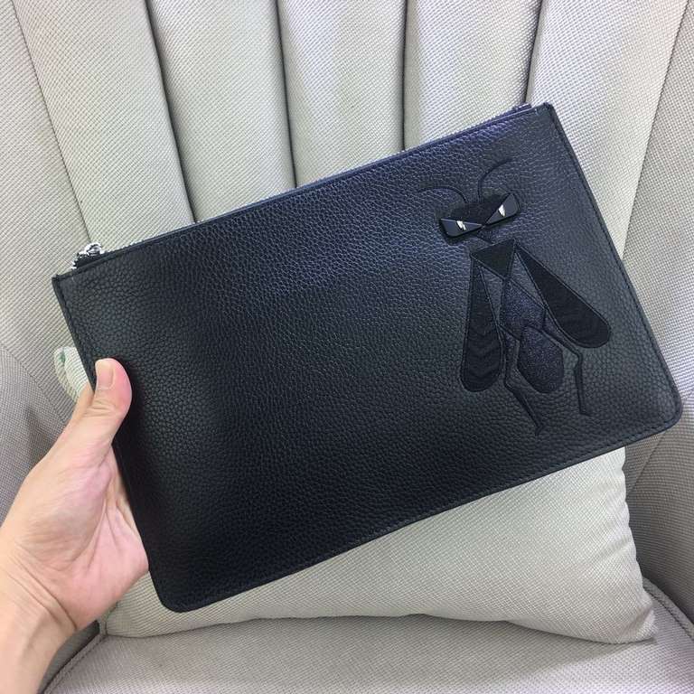 Exclusive  [Original Goods] Fendi Clutch BagModel 8202Size 28-17Counter new    Heavy hit replica   original leather replica   leather super soft   super large capacity   customized counter original hardware  smooth zippe