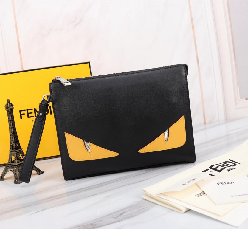 Brand FENDI FendiStyle Men's bag yellow stickerItem No. 368568Color blackMaterial imported nappa cowhide leatherSize 27205 FENDI upgraded version of the small monster men's men's bag, made of imported first layer of Napa