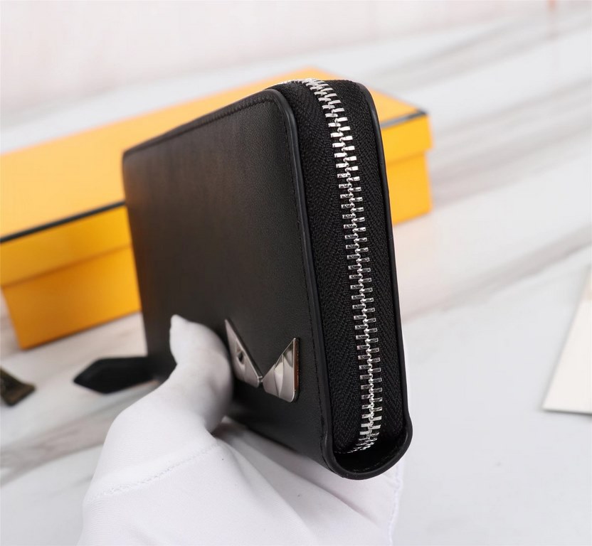 Brand FENDIModel White Iron Single PullItem No. 868568Color black silverSize 19.510.53Material imported head layer nappa cowhide, black sheepskin lining, delicate feelFENDI zipper wallet Introduction spring and summer of