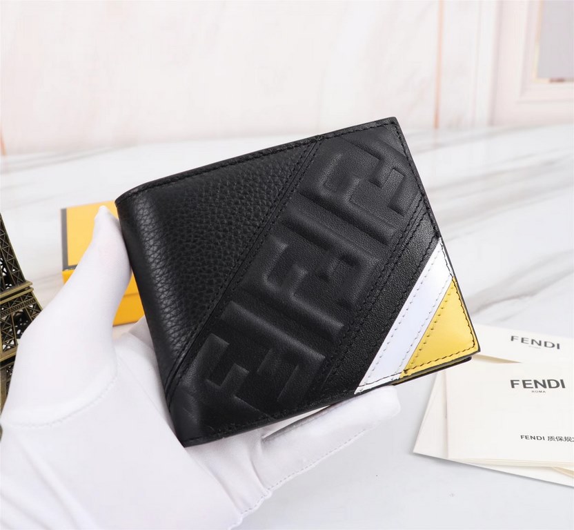 Brand FENDI FENDIStyle Litchi short clipItem No. 968568Color blackSize 129.52Material large surface with the imported first layer of Napa cowhide, lining with yellow sheepskin, feel delicateFENDI short clip wallet Introd