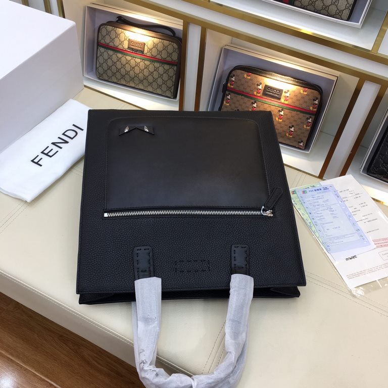 .    The original official website 66427-1 Fendi original single authentic new counter with the same high-end men's casual briefcase   workmanship is super refined and elegant. With imported raw materials cowhide counter