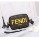 Brand FENDIDescription Camera bag with PVC brown silkscreen.Color BlackSize 23165Material imported nappa cowhide   double letters PVC  FENDI pouch Fendi men's bag   super explosive models come to pull, head layer nappa c