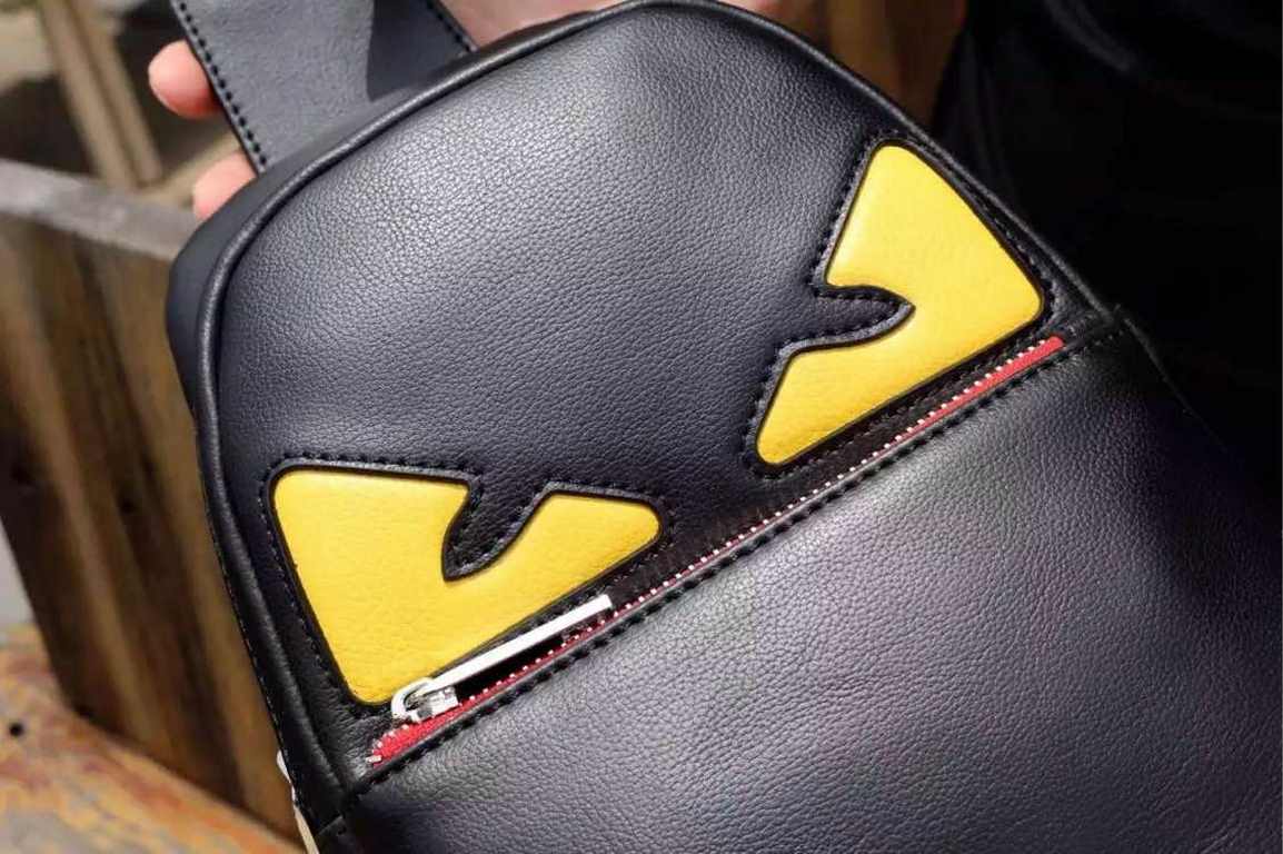 [Brand Name] new Fendi Fendi chest bag [Product Specifications] W19XH26XD6.5cm [Product Material] the original first layer of cowhide [Black] imported special shoulder strap F [Product Model] 0156-1.