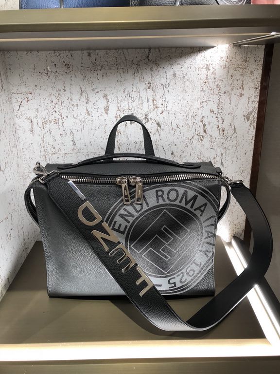 F family Litchi grain men's silk-screened double F logo large bag, shoulder handheld can be, spacious inner capacity. size361327cm