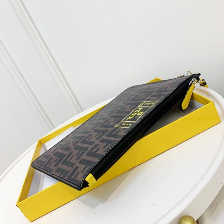 Fendi, imported nappa PVC, original hardware  feel awesome . Top designers to create a casual style production   super smooth zipper, top oiled edges smooth, super large capacity space design multi-card   hidden compartm