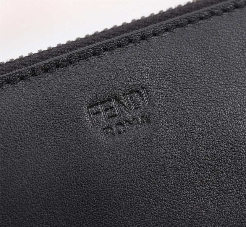 Brand FENDIModel Black Snake ClutchItem No. 168568Color black   black iron   real snake skinSize 30202cmMaterial imported nappa leather  FENDI pouch Fendi handbag   super explosive models come to pull, the first layer of