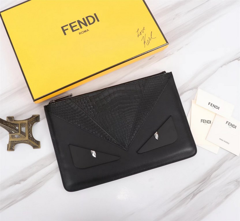 Brand FENDIModel Black Snake ClutchItem No. 168568Color black   black iron   real snake skinSize 30202cmMaterial imported nappa leather  FENDI pouch Fendi handbag   super explosive models come to pull, the first layer of