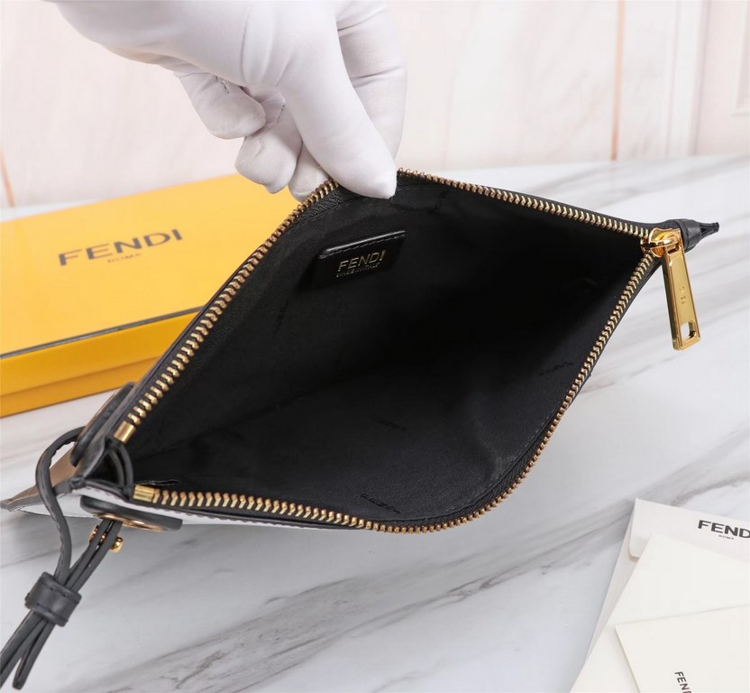 Brand FENDIModel Stamped Chicken Eye ClutchItem No. 168568Color blackSize 30202Material imported Napa cowhide leather  FENDI pouch Fendi handbag   super explosive models come to pull, the first layer of Napa cowhide hand