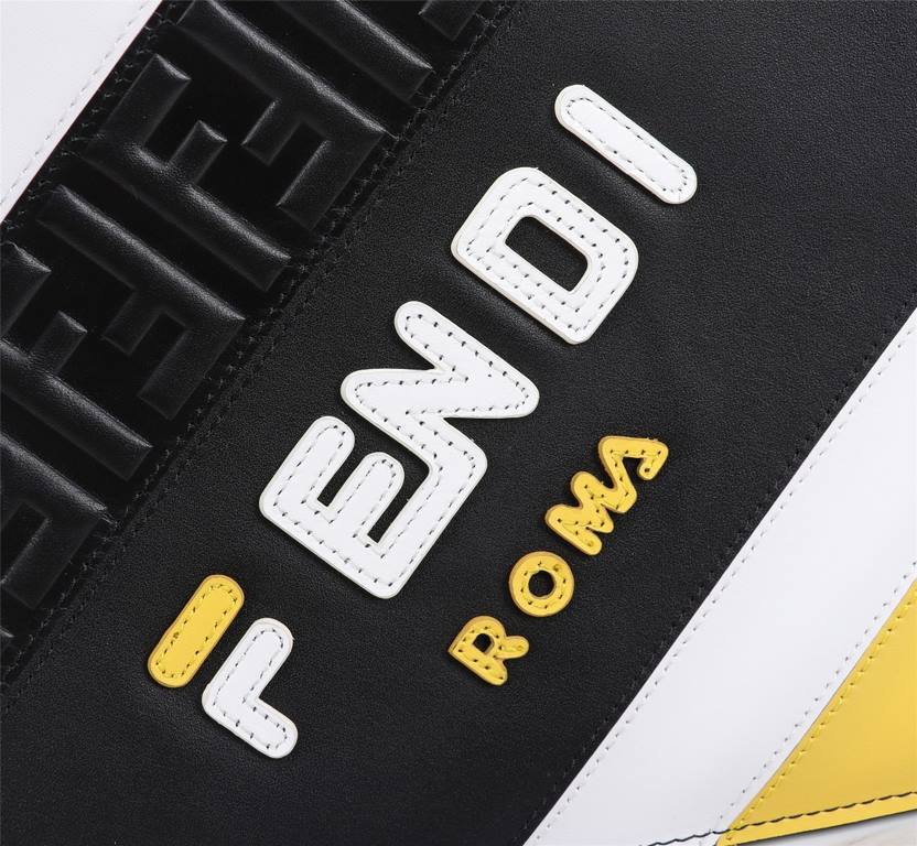 Brand FENDIModel Stamped Chicken Eye ClutchItem No. 168568Color blackSize 30202Material imported Napa cowhide leather  FENDI pouch Fendi handbag   super explosive models come to pull, the first layer of Napa cowhide hand