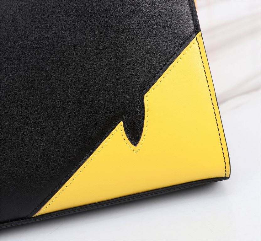 Brand FENDIStyle Men's bag with yellow cornersItem No. 368568Color black   lemon yellowMaterial First layer imported nappa cow leatherSize 27205 FENDI upgraded version of the small monster men's men's bag, made of import