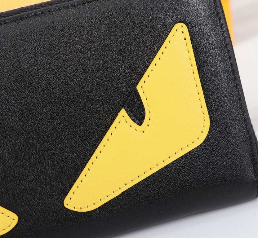 Brand FENDIStyle Single pull with yellow stickerItem No. 868568Color black   lemon yellowSize 19.510.53Material imported head layer Napa cowhide, red sheepskin lining, delicate feelFENDI zipper wallet Introduction spring