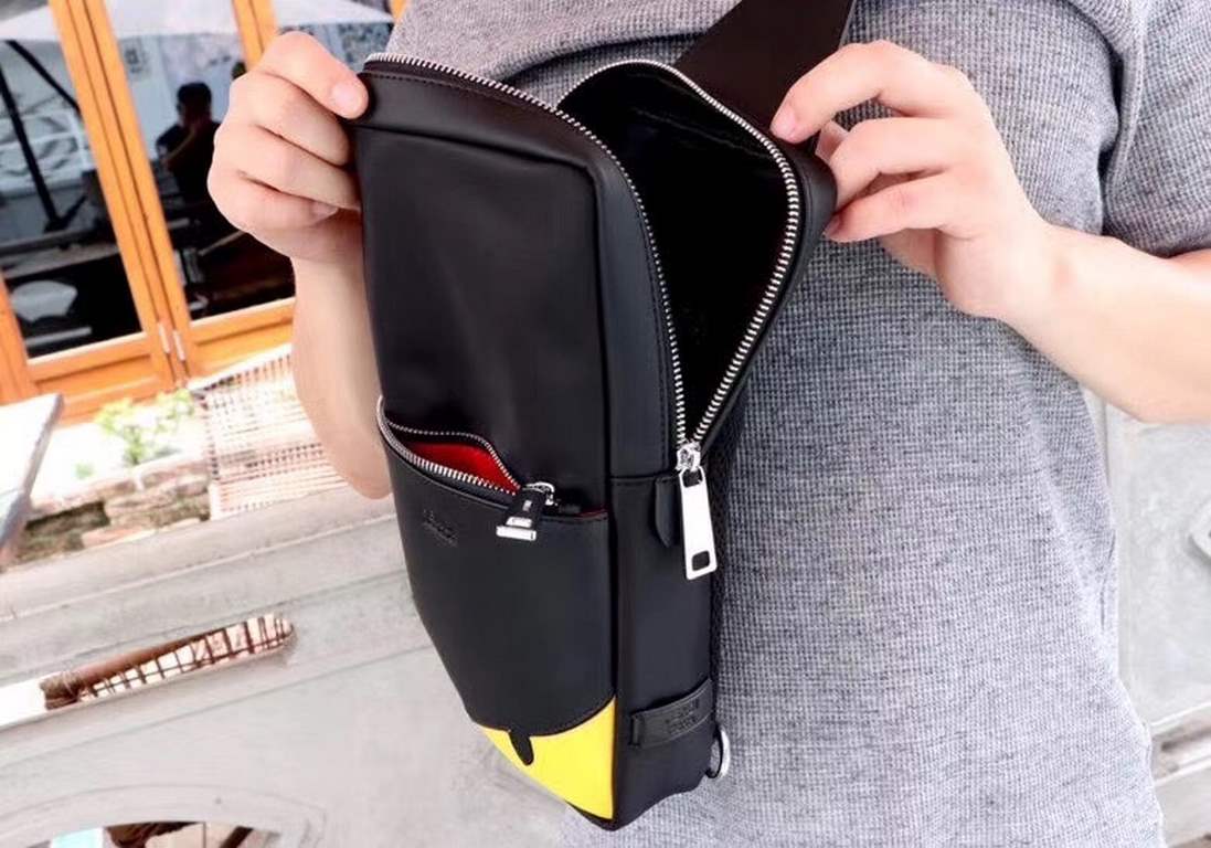 ￥ (Upgraded original quality) Model 528-4   Fendi Fendi Little Monster Rectangular Backpack  Men's Crossbody Chest Bag made of black tech fabric and embellished with the same color leather. A great travel bag with two co