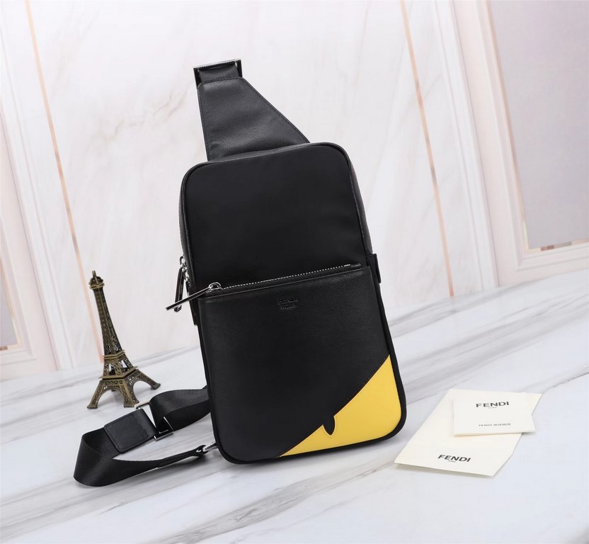 Brand FENDI FendiStyle Vertical yellow chest bag with lower cornerItem No. 268568Color blackSize width 15cm, height 27cm, thickness 5cmMaterial head layer imported nappa cowhide   waterproof clothFenjia handshake sports 