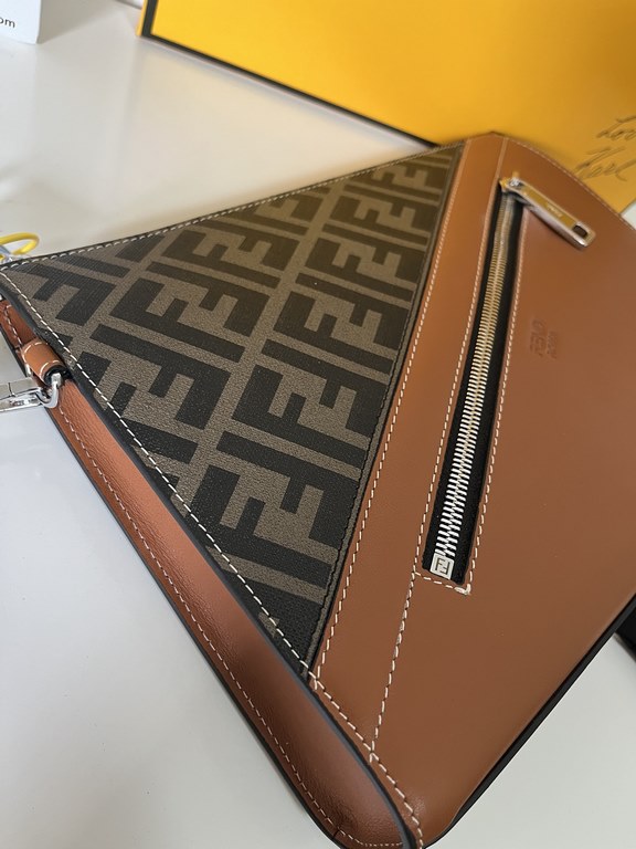 FENDI (Model 2031-5)   Fendi new handbag Original single quality, perfect workmanship, another super-explosive models to come! Super stylish and cute, free from the previous classic design enough to attract attention   F