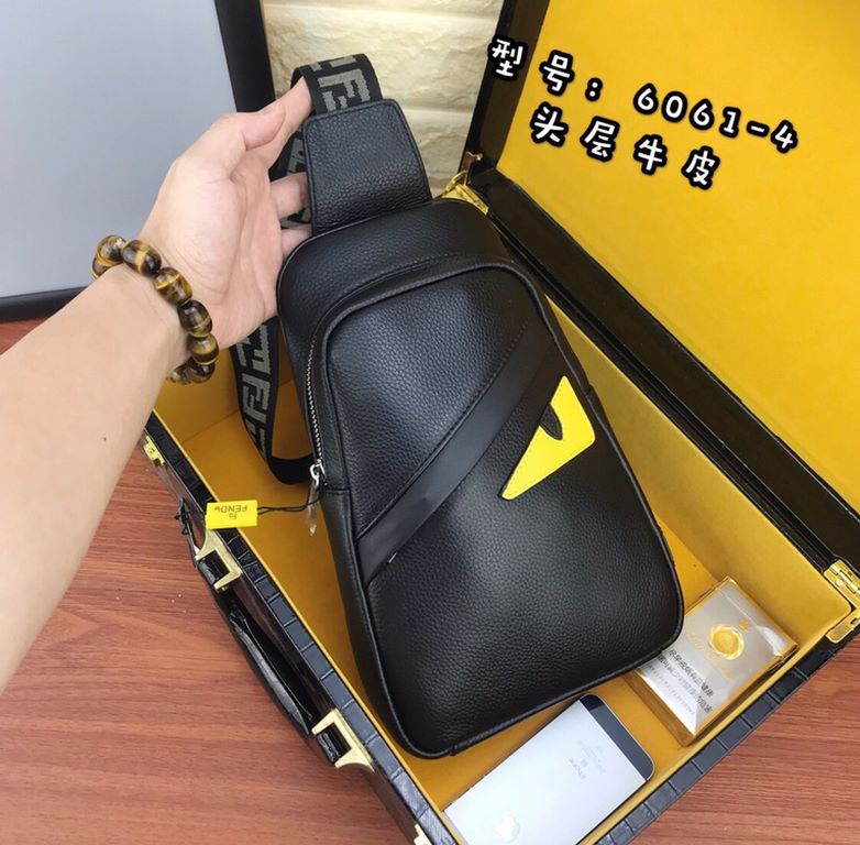 [Please recognize the exclusive counter stamping]    exclusive counter to the version of the quality of    brand name the new Fendi Fendi   chest bag [product specifications] W19XH26XD6.5cm [product material] original It