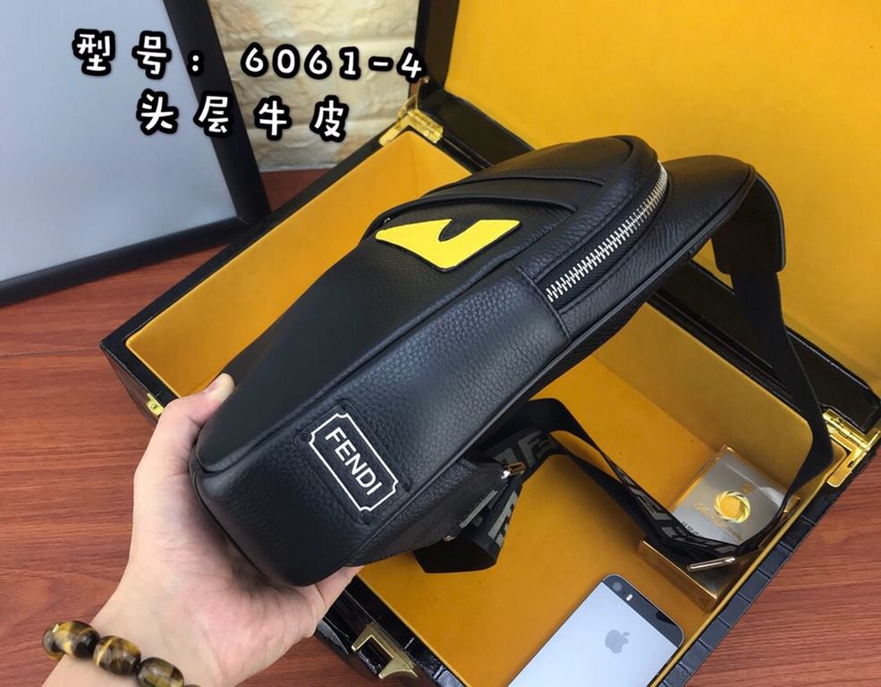 [Please recognize the exclusive counter stamping]    exclusive counter to the version of the quality of    brand name the new Fendi Fendi   chest bag [product specifications] W19XH26XD6.5cm [product material] original It