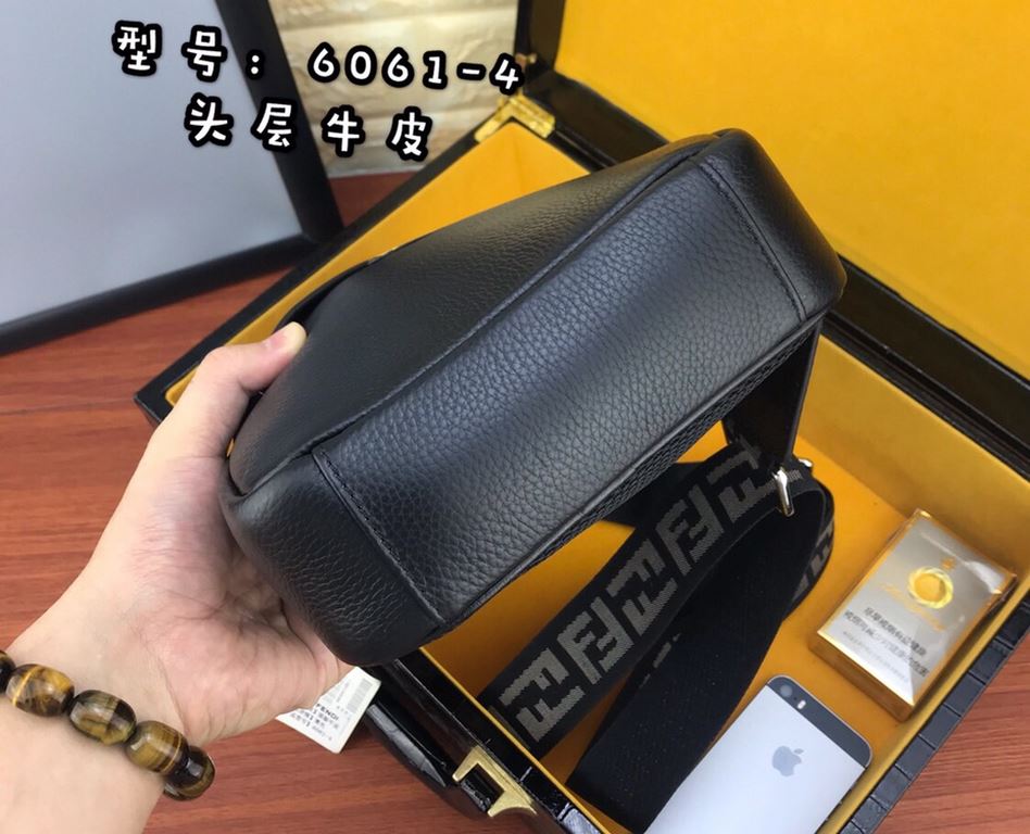 [Please recognize the exclusive counter stamping]    exclusive counter to the version of the quality of    brand name the new Fendi Fendi   chest bag [product specifications] W19XH26XD6.5cm [product material] original It