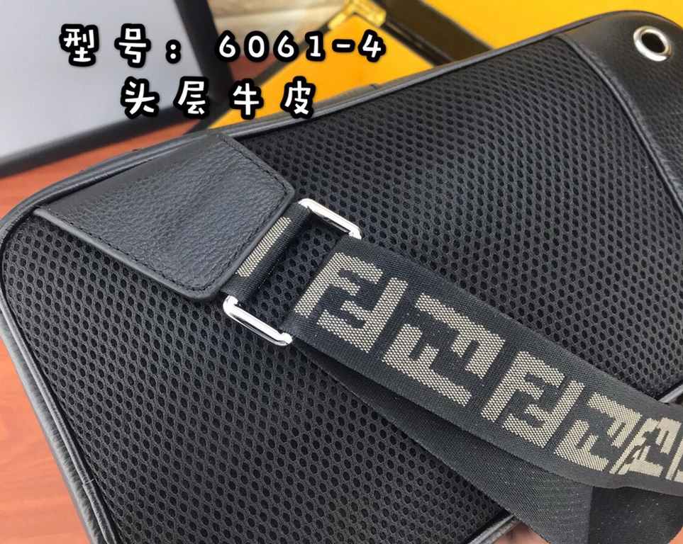 [Please recognize the exclusive counter stamping]    exclusive counter to the version of the quality of    brand name the new Fendi Fendi   chest bag [product specifications] W19XH26XD6.5cm [product material] original It