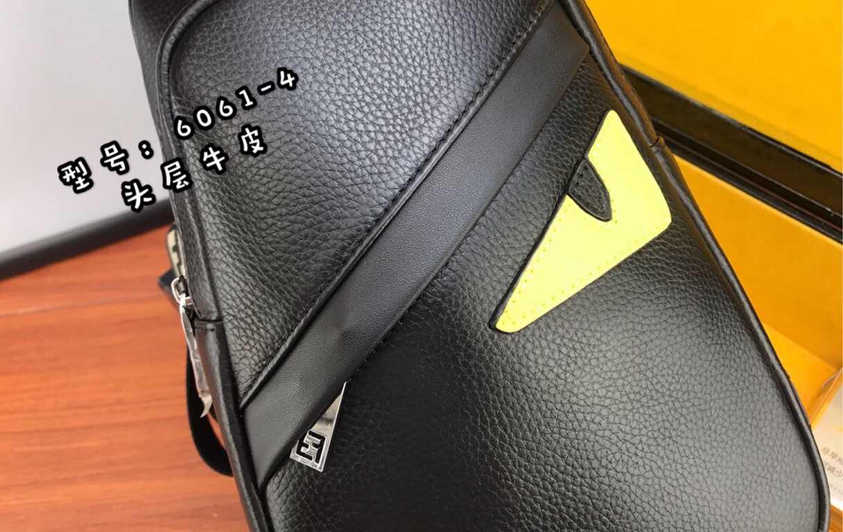 [Please recognize the exclusive counter stamping]    exclusive counter to the version of the quality of    brand name the new Fendi Fendi   chest bag [product specifications] W19XH26XD6.5cm [product material] original It