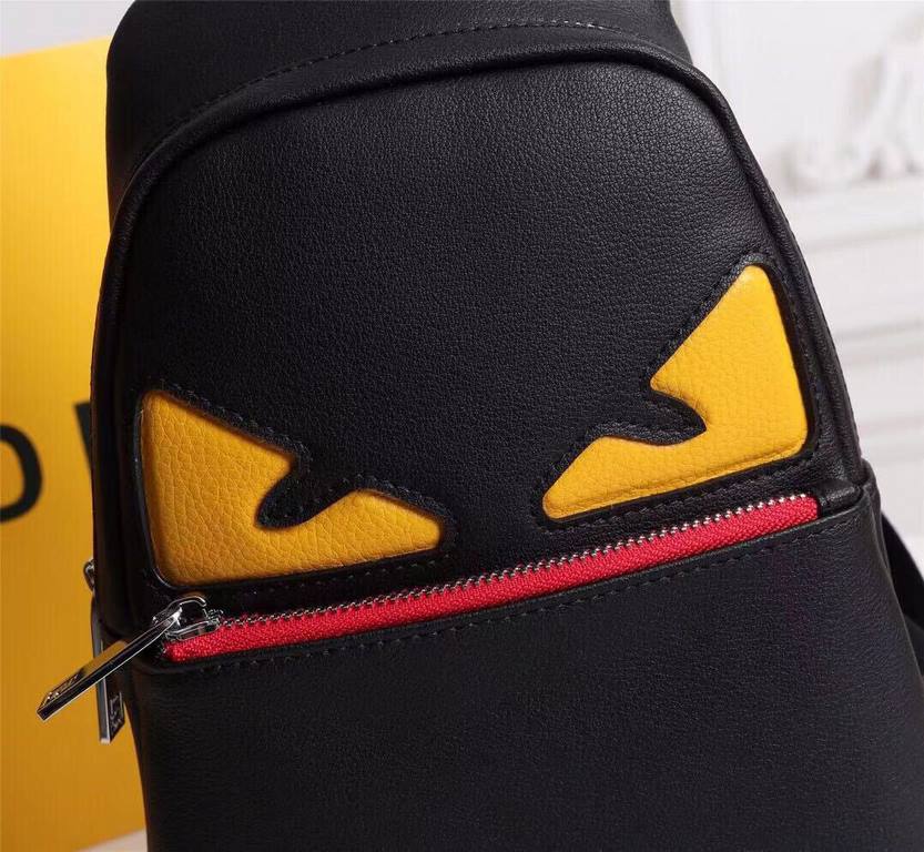 Original quality [brand name] new Fendi Fendi chest bag [Product Specifications] W19XH26XD6.5cm [Product Material] head layer cowhide [black] imported special shoulder strap F [Product Model] 6015