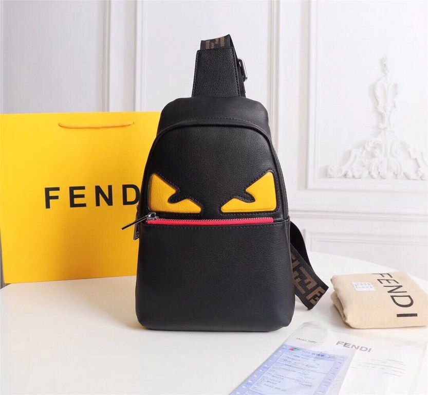 Original quality [brand name] new Fendi Fendi chest bag [Product Specifications] W19XH26XD6.5cm [Product Material] head layer cowhide [black] imported special shoulder strap F [Product Model] 6015